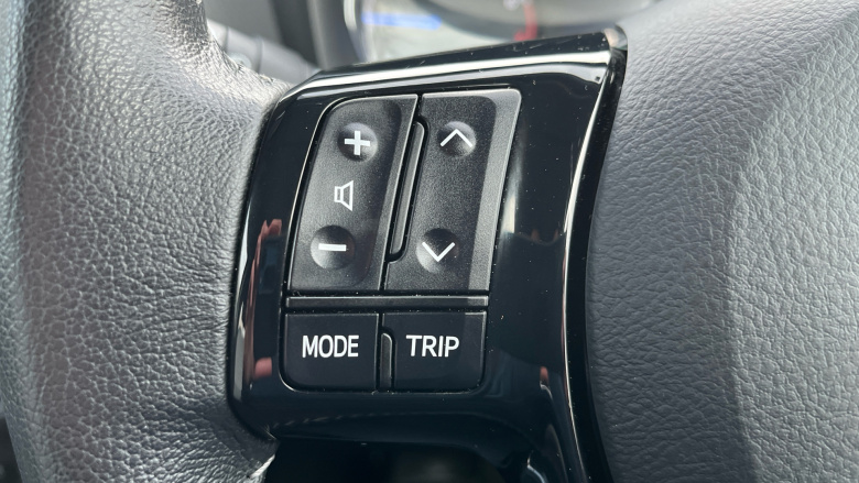 Toyota Yaris 1.5 VVT-i Icon Tech 5dr Petrol Hatchback